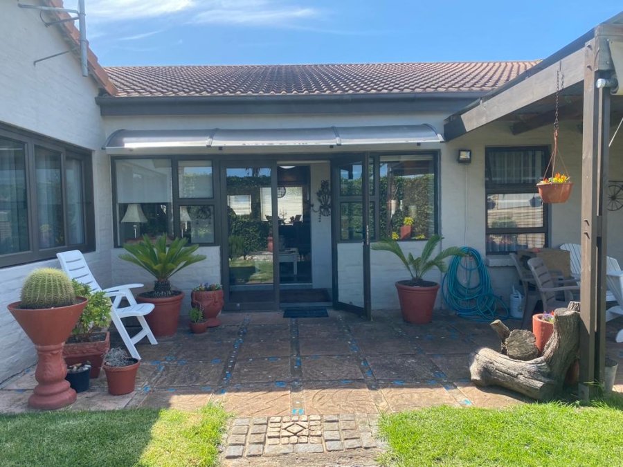 3 Bedroom Property for Sale in Stilbaai Wes Western Cape
